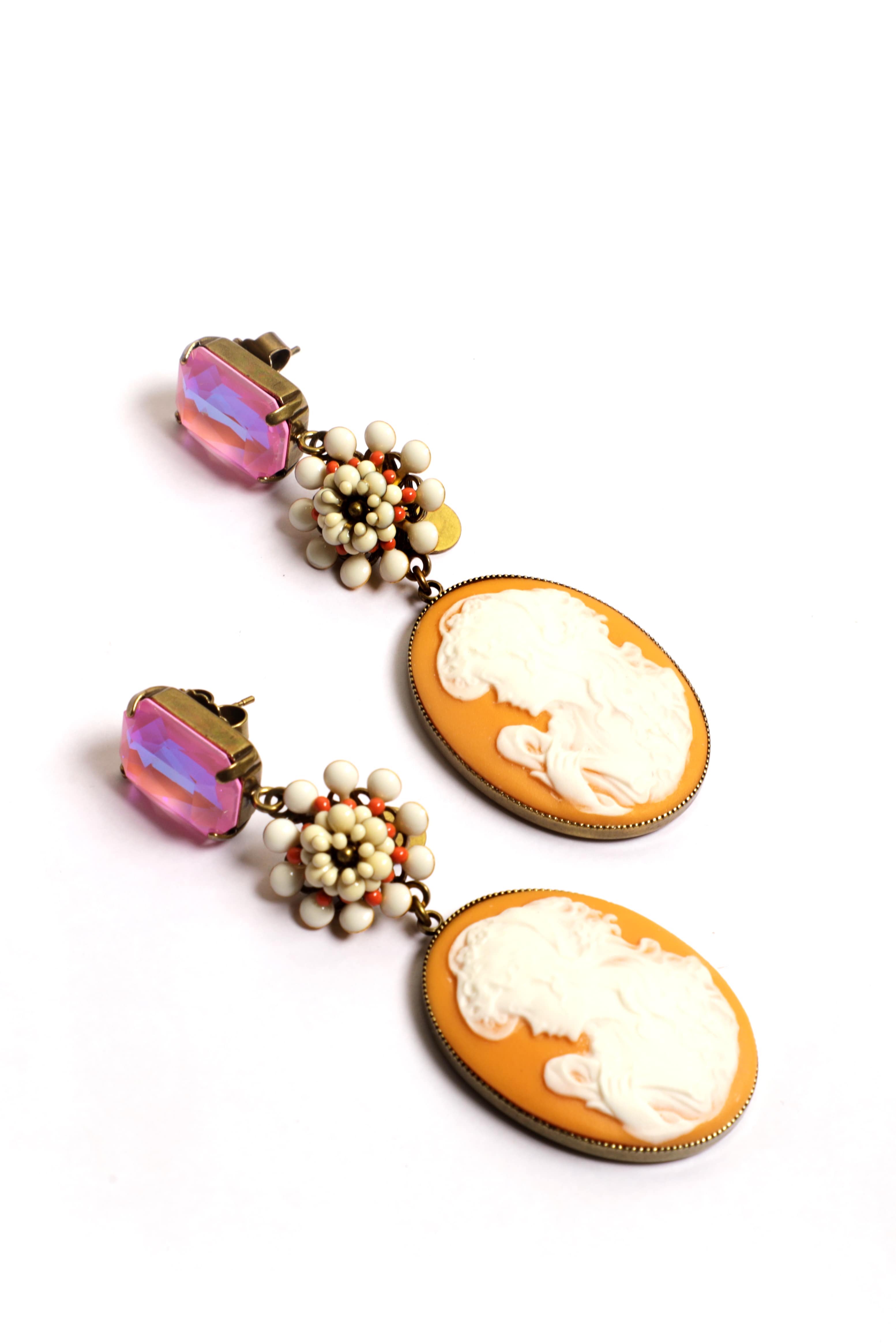 variant: Iridescent Pink, Coral, Ivory & Gold